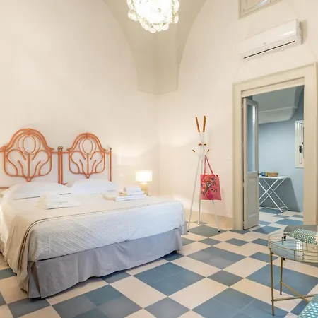 Donna Zaira Rooms&suites *